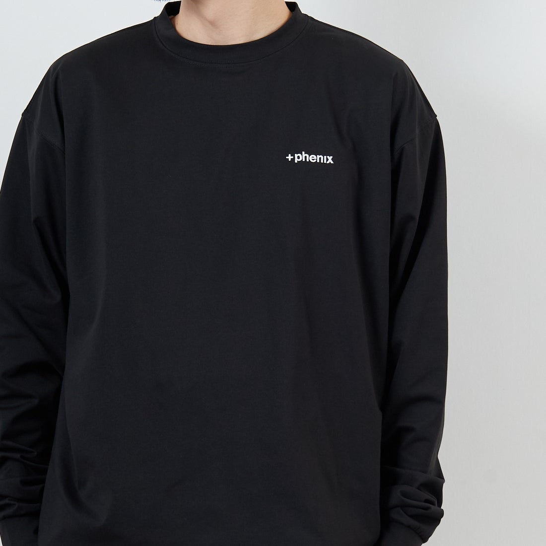 +phenix [プラスフェニックス] 別注 ワンポイント刺繍ロゴ ドローコードTシャツ [POT-25080IN-JF] BLACK &&モデル身長：168cm 着用サイズ：M&&