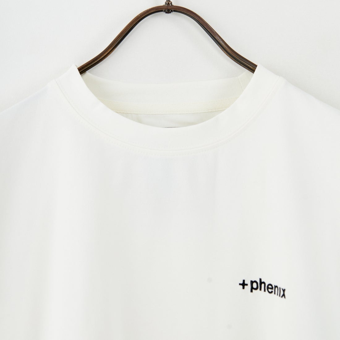 +phenix [プラスフェニックス] 別注 ワンポイント刺繍ロゴ ドローコードTシャツ [POT-25080IN-JF] WHITE