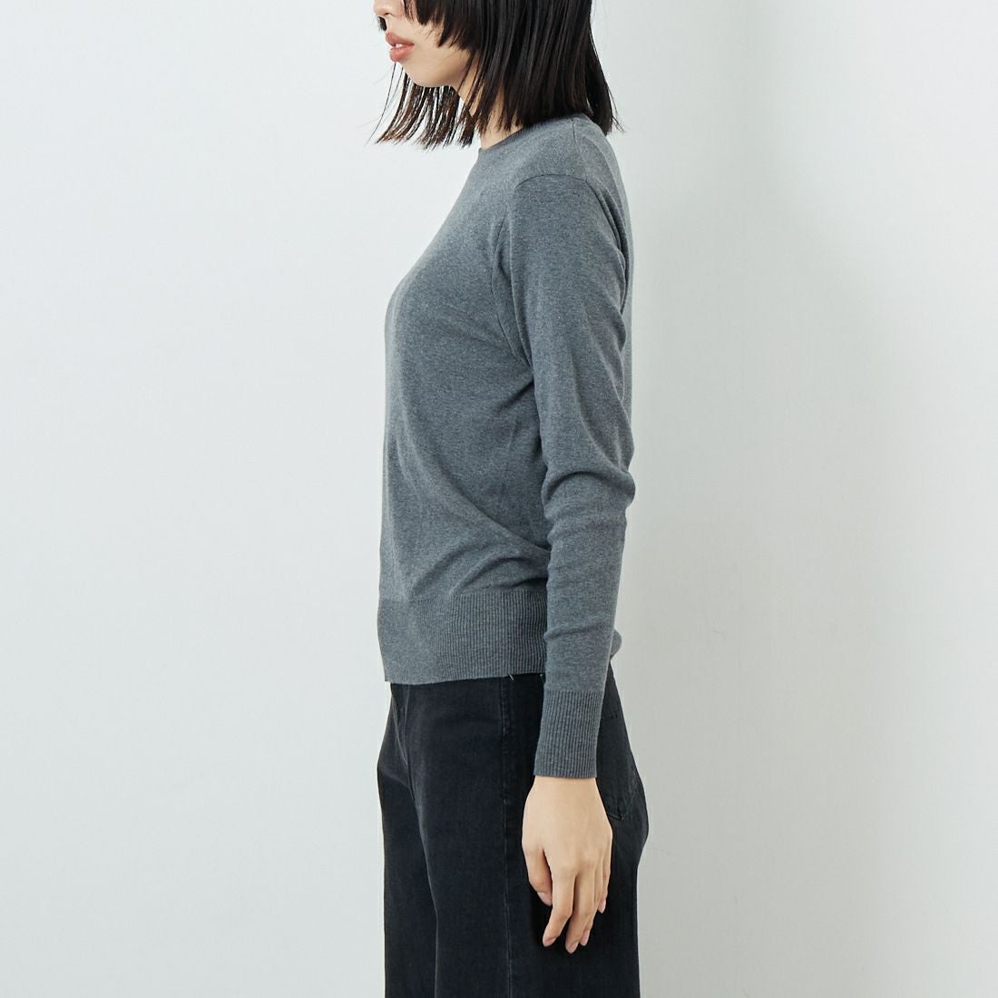 GICIPI [ジチピ] FRAGORA クルーネックニットソー [2513A] CARBONE &&モデル身長：162cm 着用サイズ：1&&