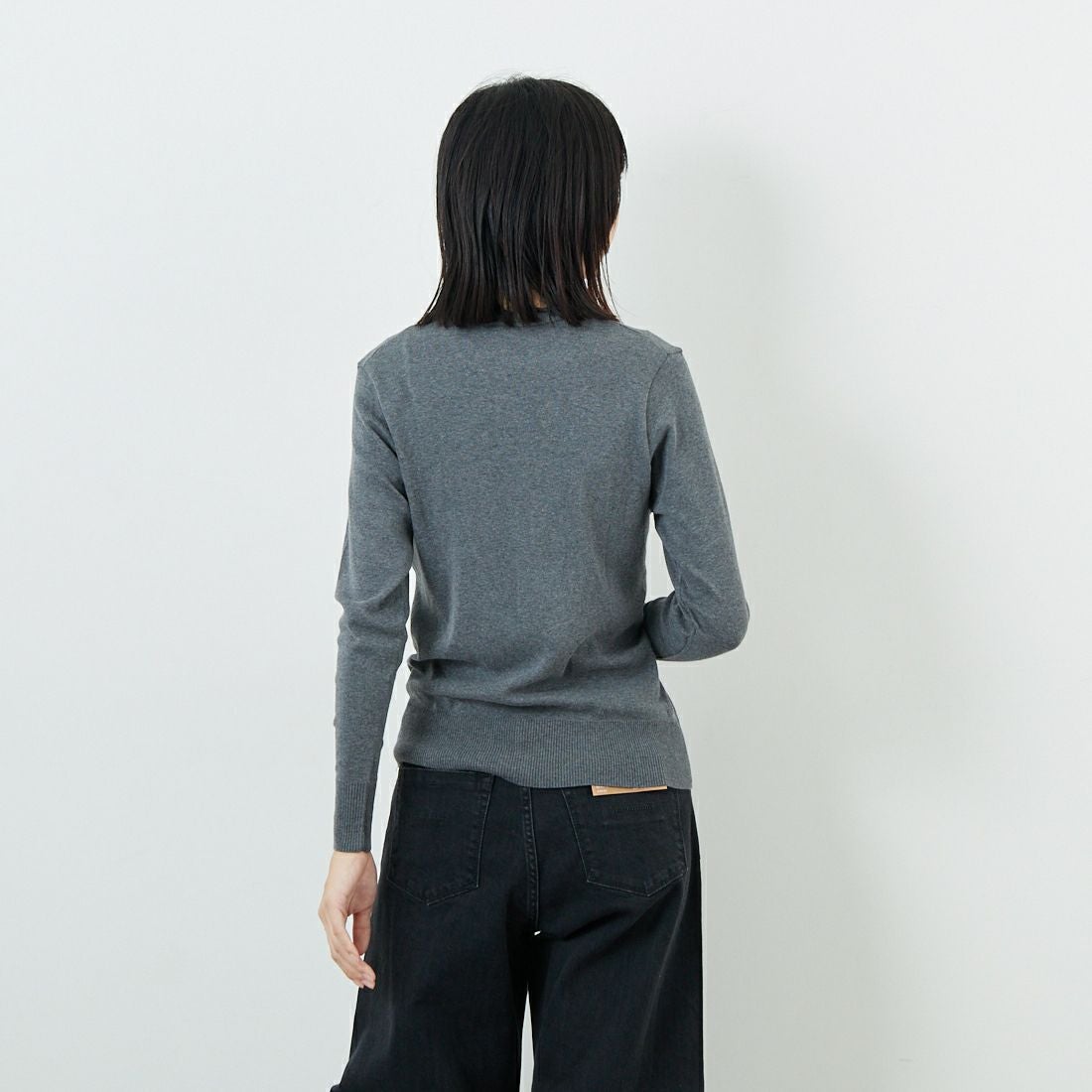 GICIPI [ジチピ] FRAGORA クルーネックニットソー [2513A] CARBONE &&モデル身長：162cm 着用サイズ：1&&