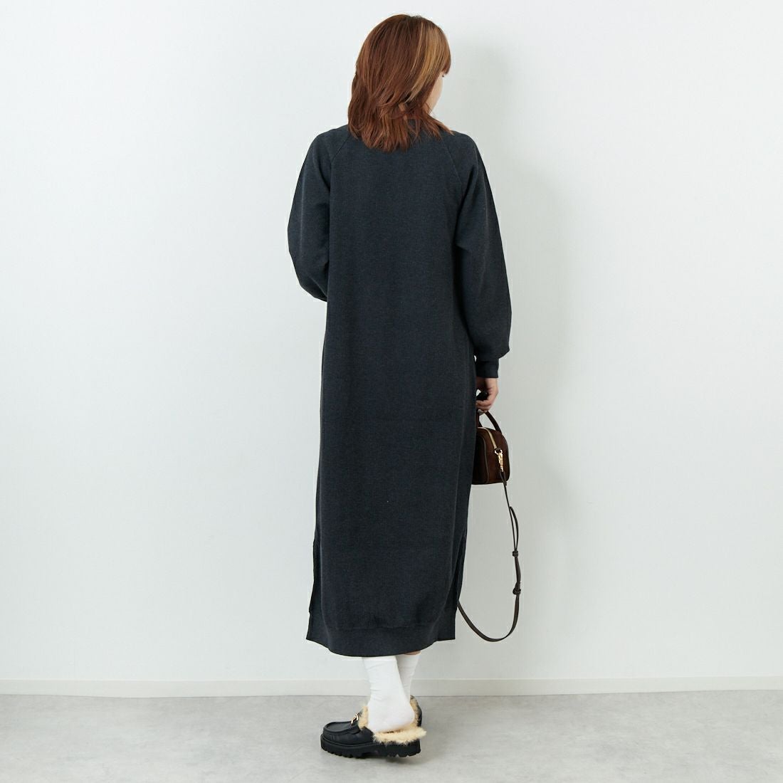 blurhms ROOTSTOCK [ブラームス ルーツストック] ラフ&スムース サーマルクルーネックドレス [BROOTS25F001W] 03 H.CHARC &&モデル身長：167cm 着用サイズ：0&&