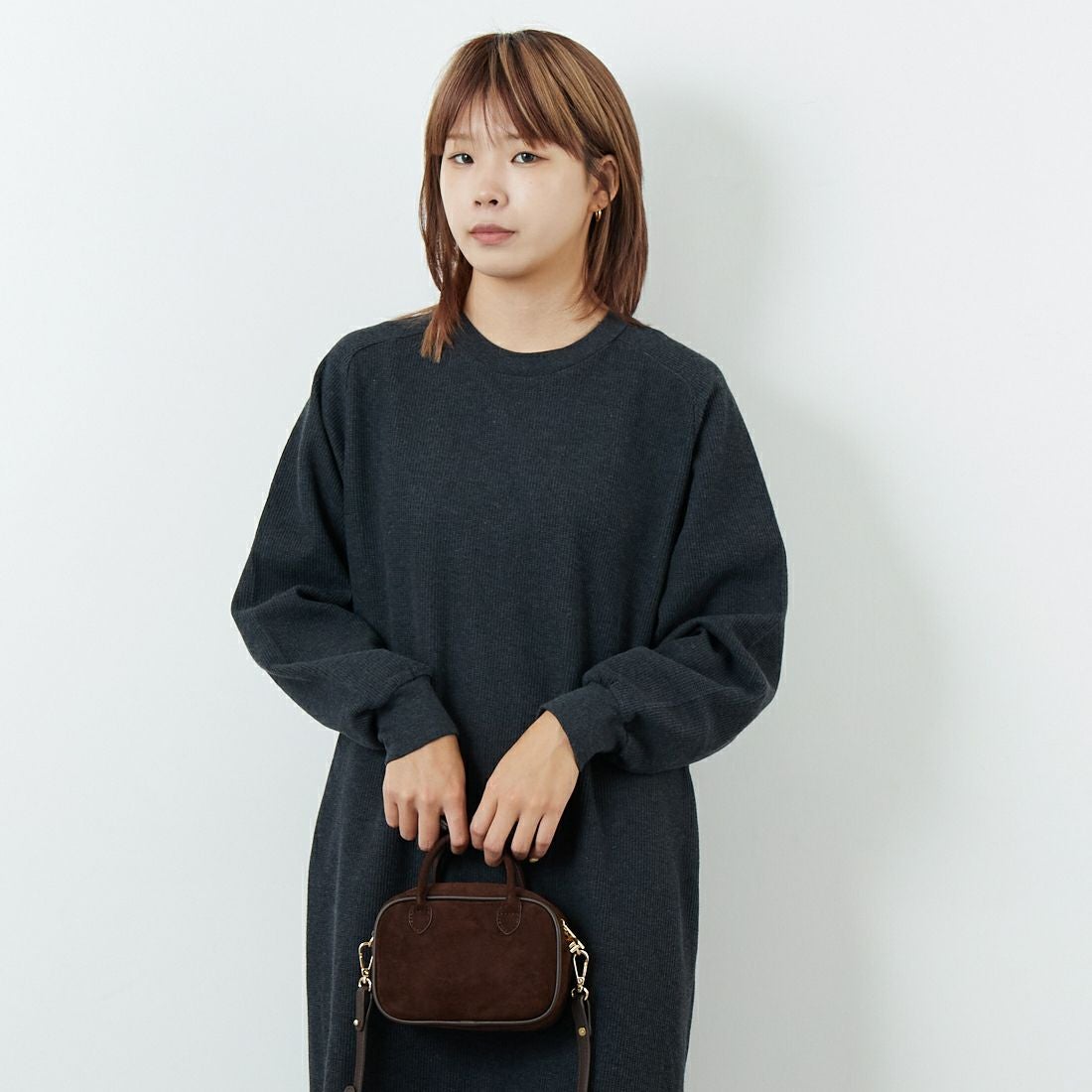 blurhms ROOTSTOCK [ブラームス ルーツストック] ラフ&スムース サーマルクルーネックドレス [BROOTS25F001W] 03 H.CHARC &&モデル身長：167cm 着用サイズ：0&&