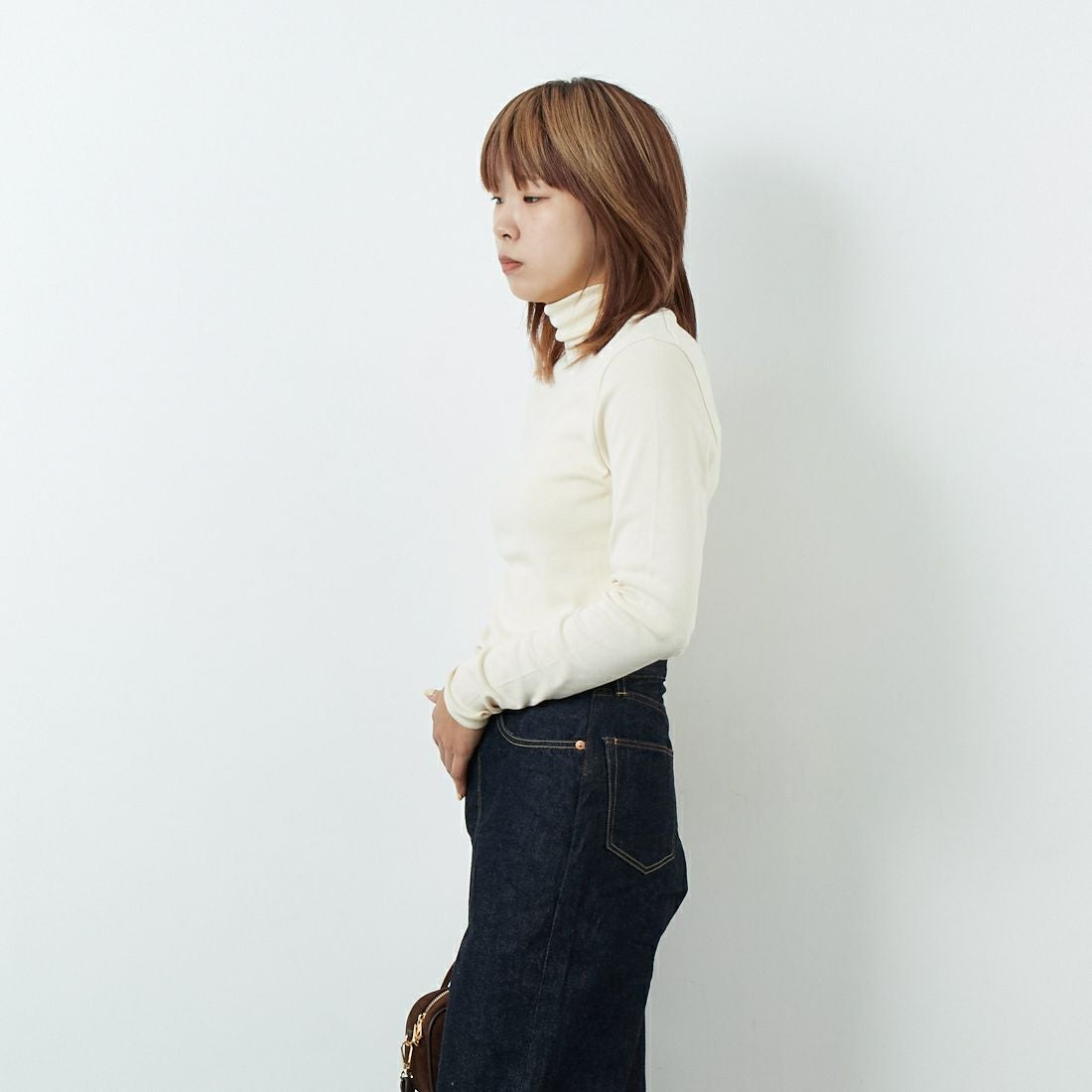 blurhms ROOTSTOCK [ブラームス ルーツストック] シルクコットンリブ タートルネックカットソー [BROOTS25F003W] 01 IVORY &&モデル身長：167cm 着用サイズ：0&&