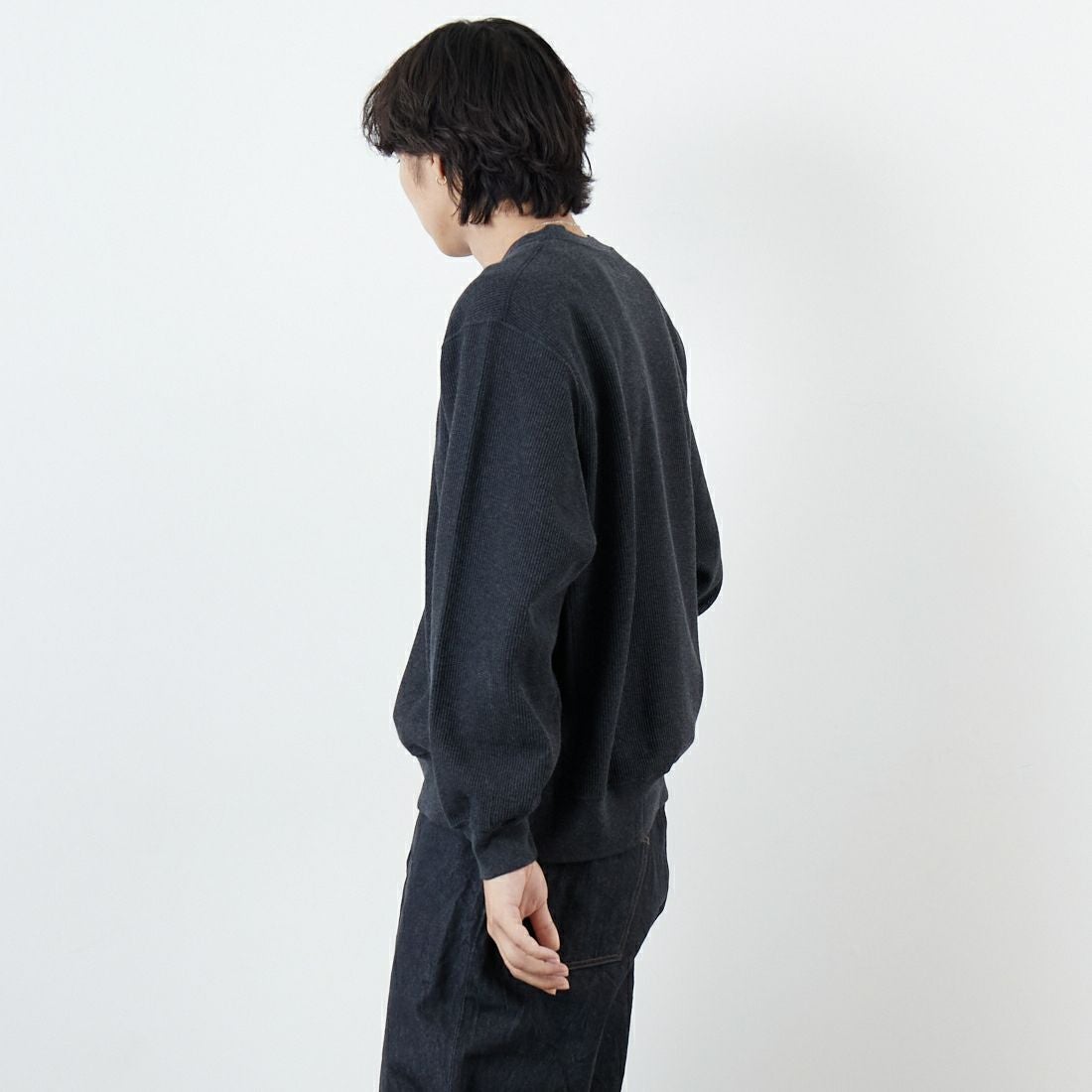 blurhms ROOTSTOCK [ブラームス ルーツストック] ラフ&スムース サーマルプルオーバー [BROOTS24F29F25] 03 H.CHARC &&モデル身長：179cm 着用サイズ：2&&