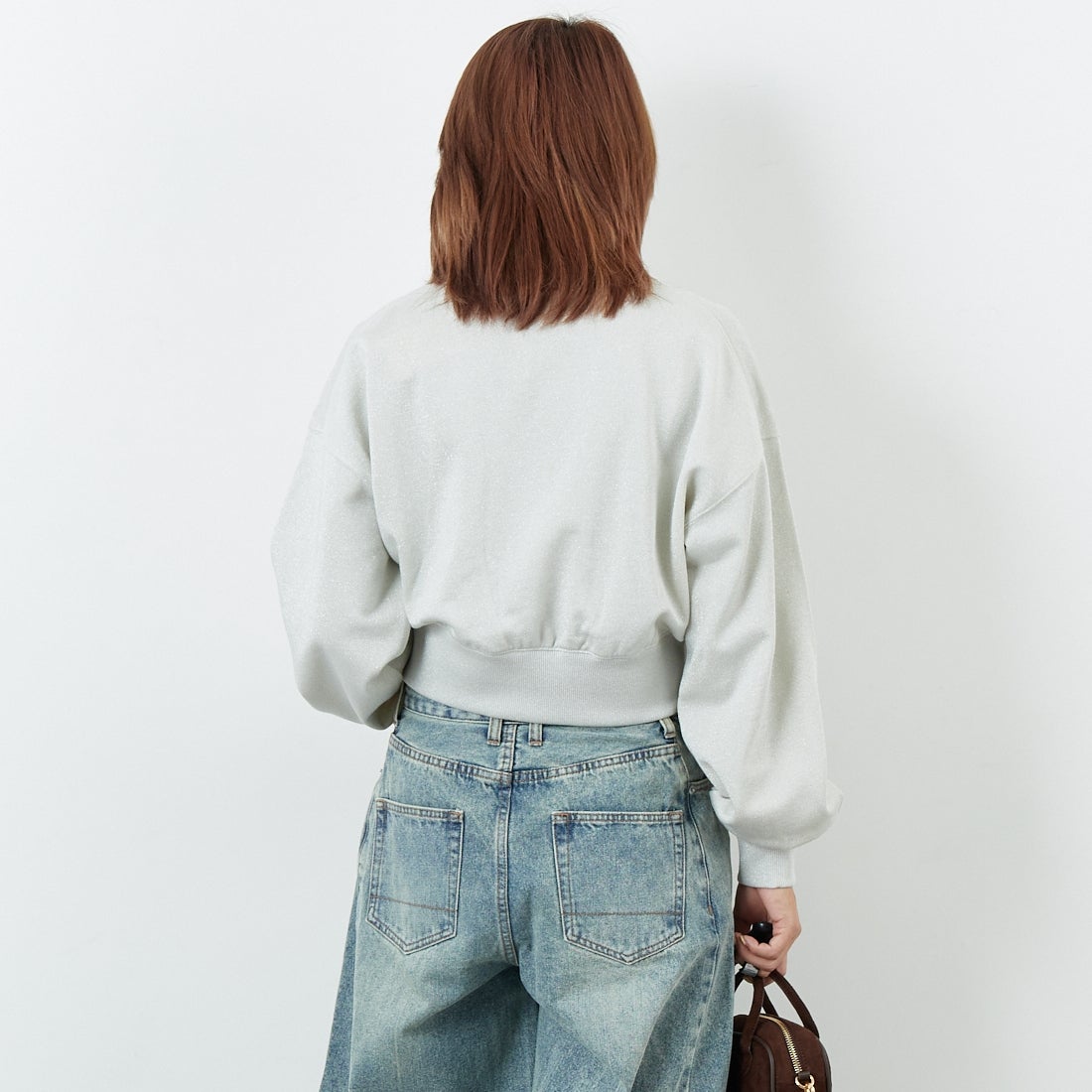 emmi [エミ] ラメ裏毛ショートスウェットトップス [13WCT254065] LGRY &&モデル身長：167cm 着用サイズ：F&&