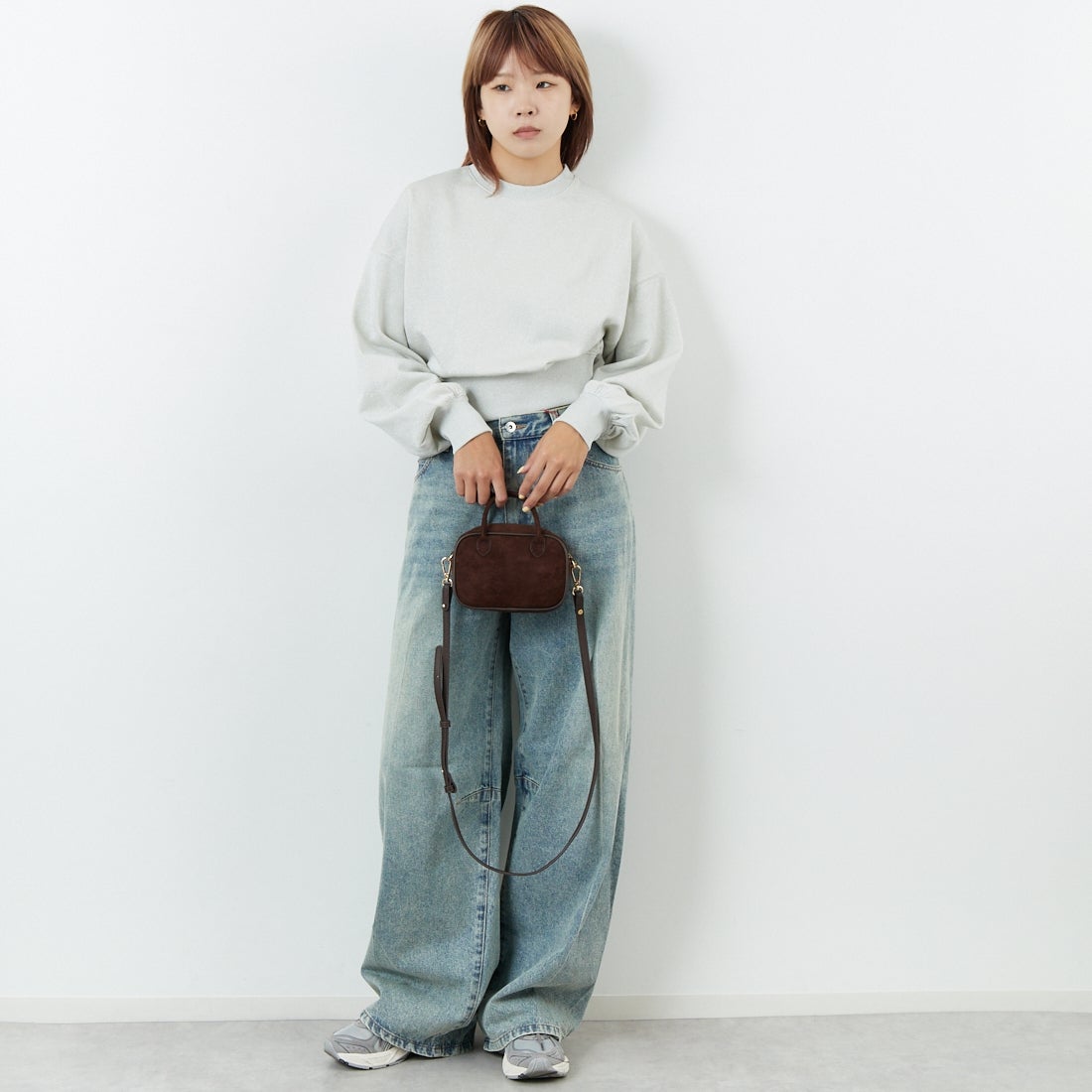 emmi [エミ] ラメ裏毛ショートスウェットトップス [13WCT254065] LGRY &&モデル身長：167cm 着用サイズ：F&&