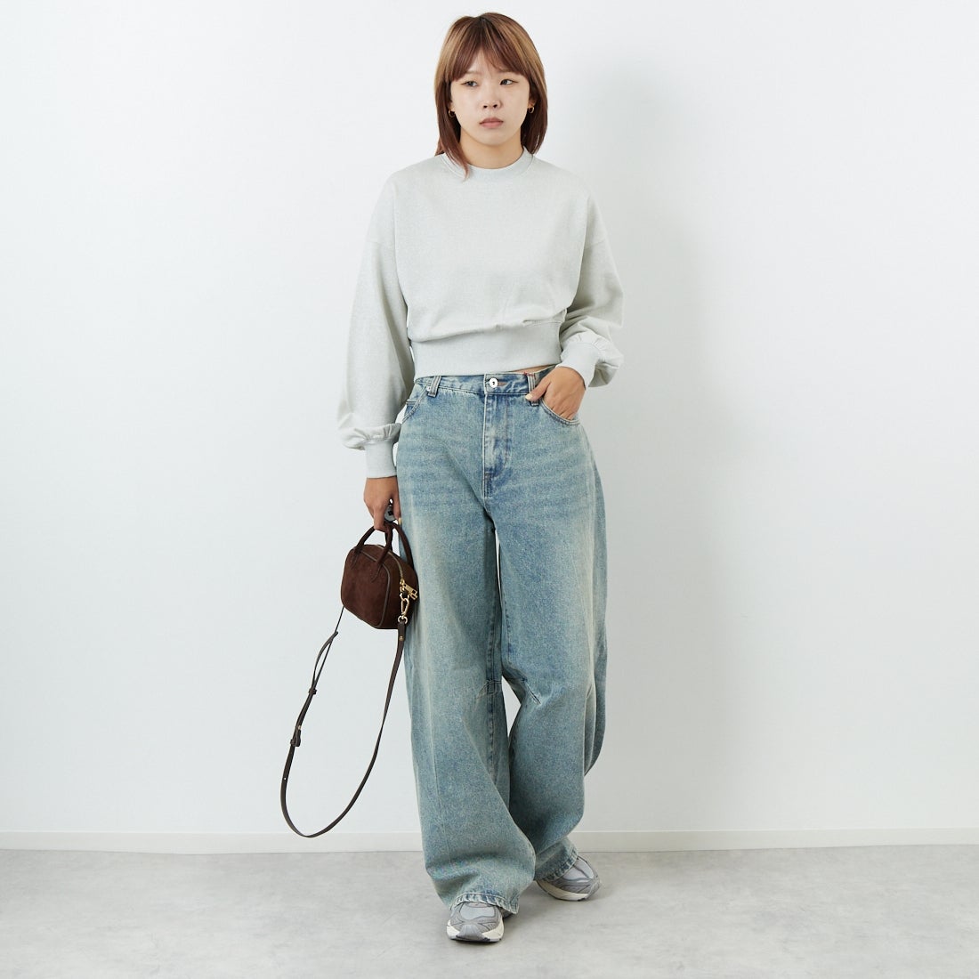 emmi [エミ] ラメ裏毛ショートスウェットトップス [13WCT254065] LGRY &&モデル身長：167cm 着用サイズ：F&&