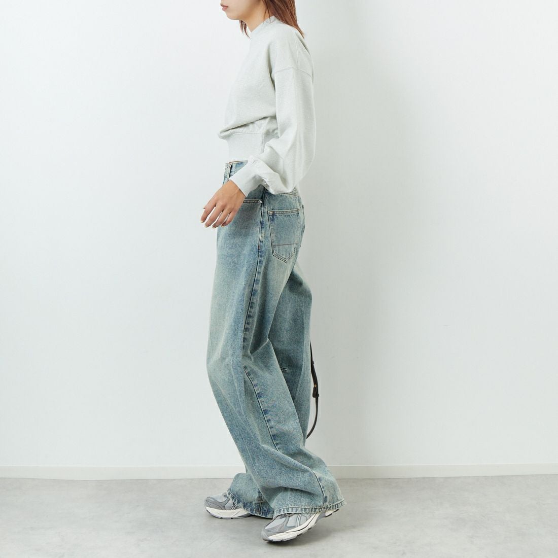 emmi [エミ] ラメ裏毛ショートスウェットトップス [13WCT254065] LGRY &&モデル身長：167cm 着用サイズ：F&&