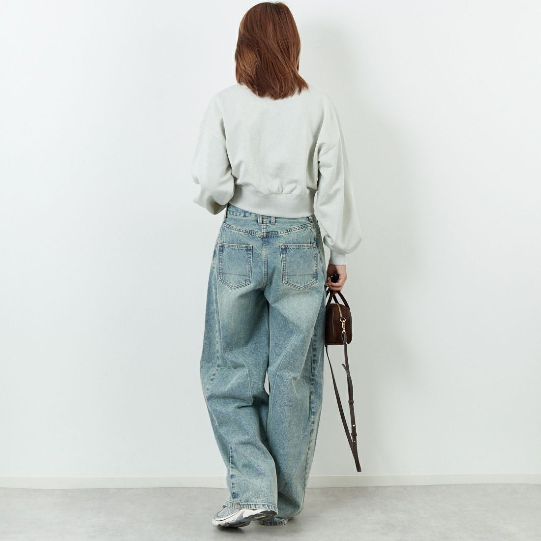 emmi [エミ] ラメ裏毛ショートスウェットトップス [13WCT254065] LGRY &&モデル身長：167cm 着用サイズ：F&&