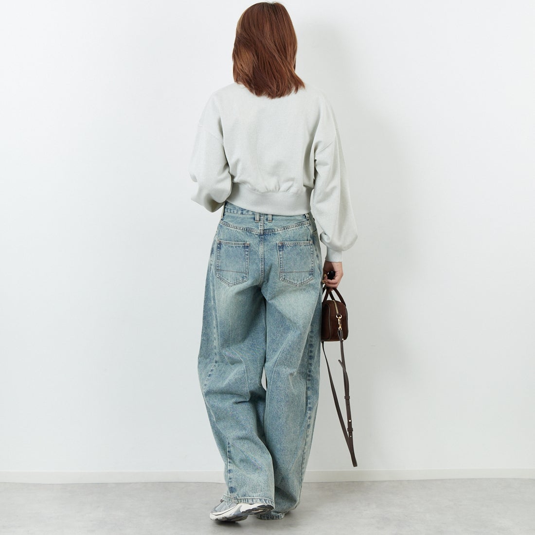 emmi [エミ] ラメ裏毛ショートスウェットトップス [13WCT254065] LGRY &&モデル身長：167cm 着用サイズ：F&&