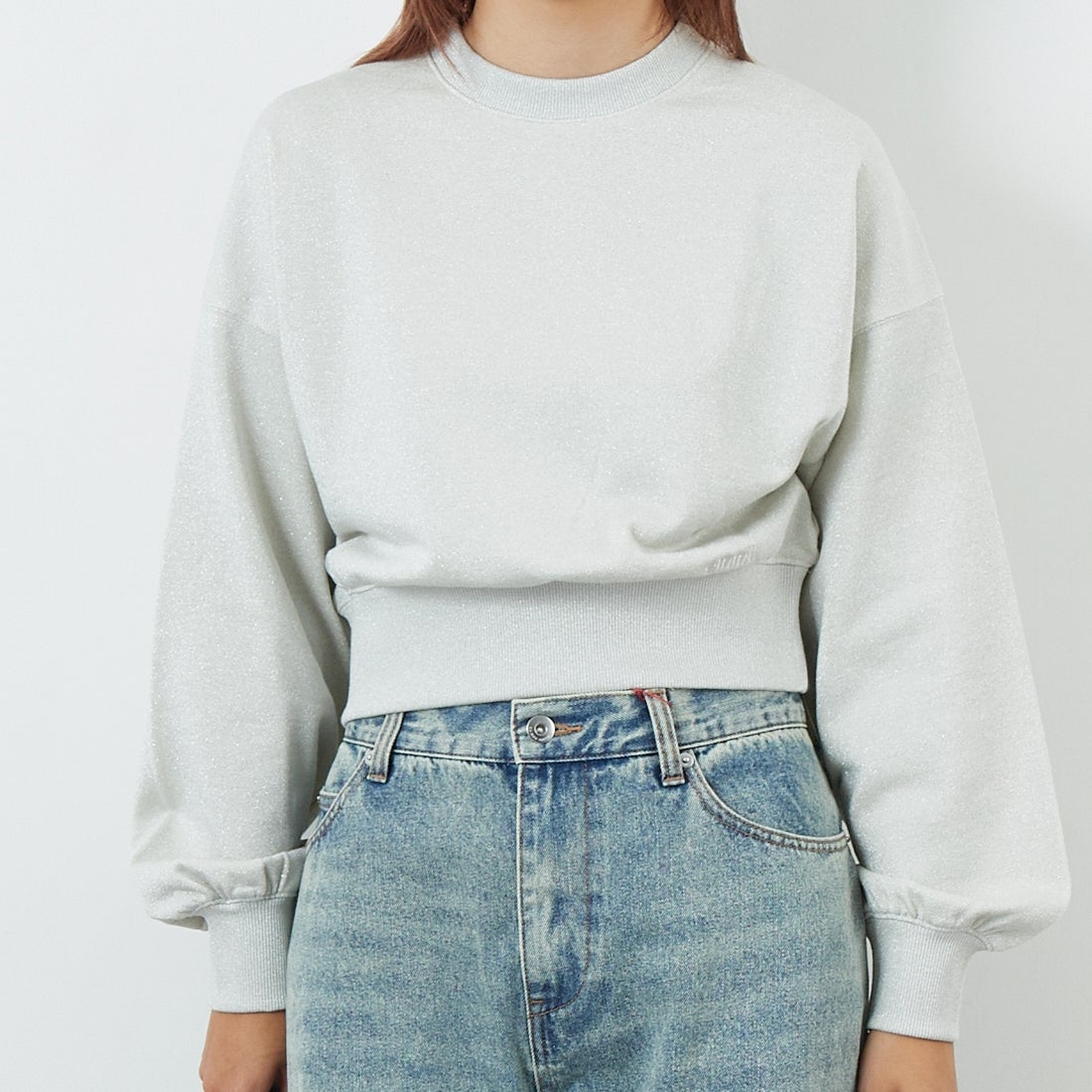 emmi [エミ] ラメ裏毛ショートスウェットトップス [13WCT254065] LGRY &&モデル身長：167cm 着用サイズ：F&&