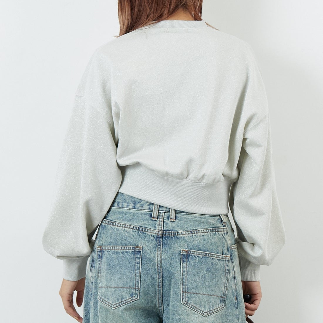 emmi [エミ] ラメ裏毛ショートスウェットトップス [13WCT254065] LGRY &&モデル身長：167cm 着用サイズ：F&&
