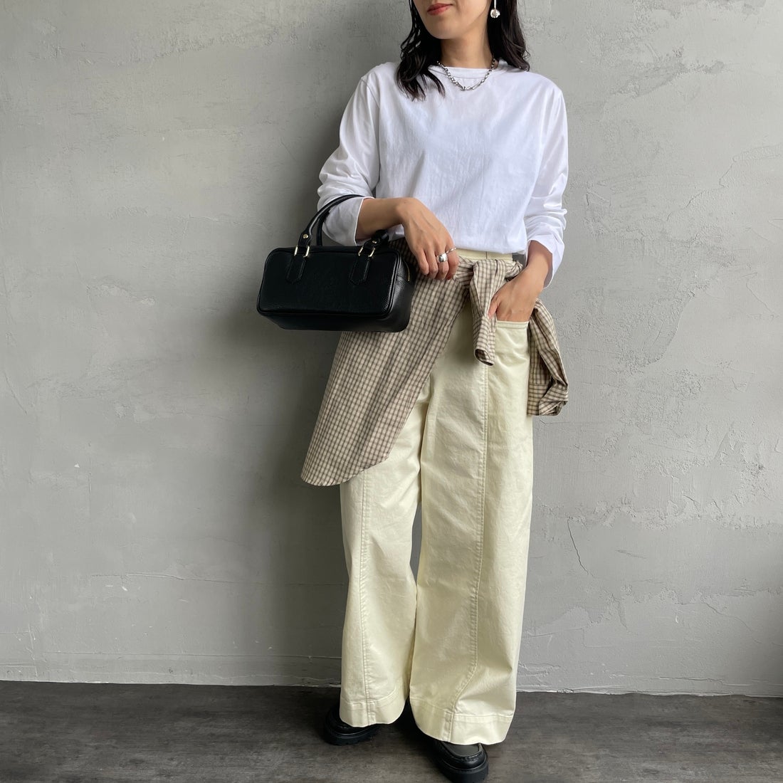 THE SHINZONE [ザ シンゾーン] パックロングスリーブTシャツ [24AMSCU04] 01 WHITE &&モデル身長：160cm 着用サイズ：F0&&