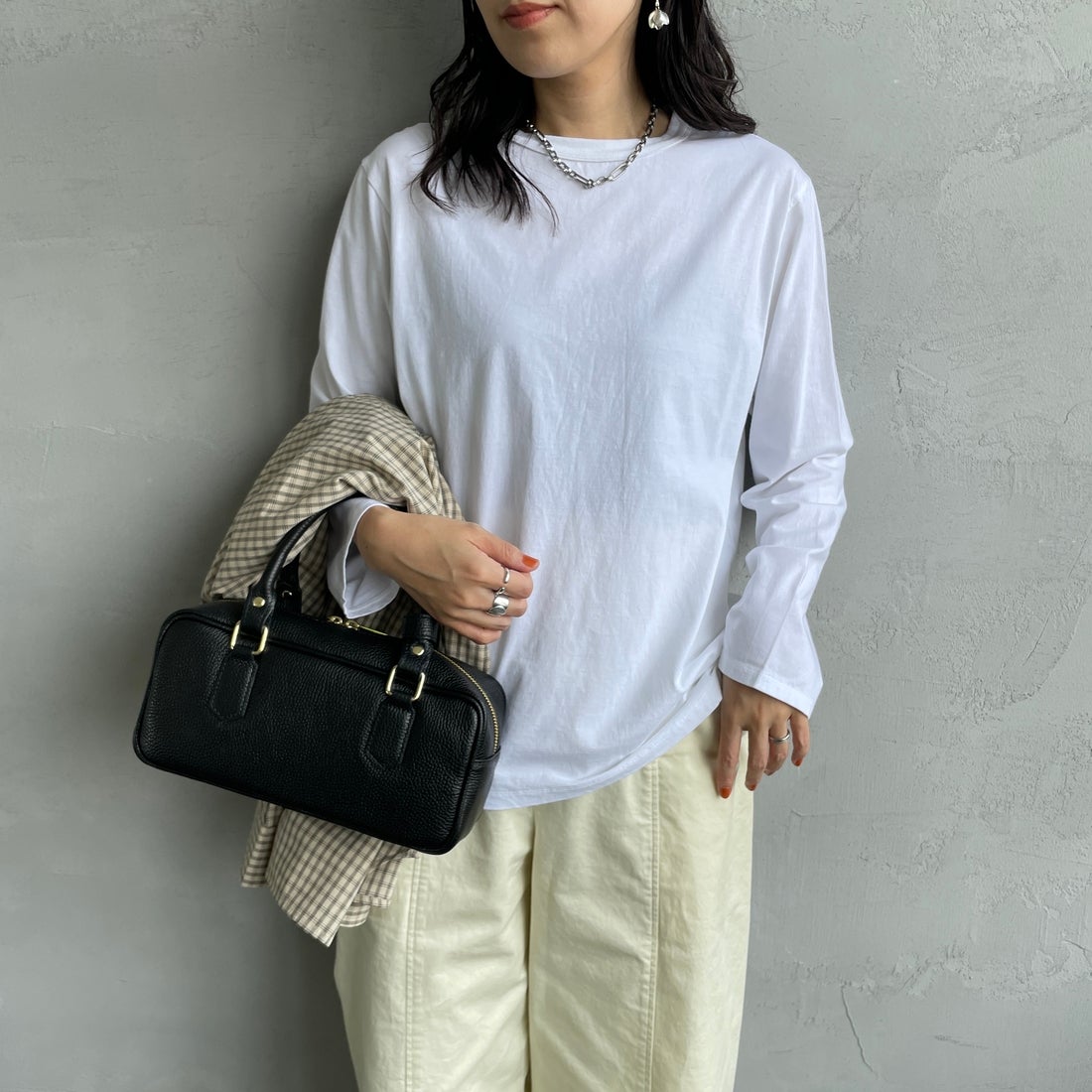 THE SHINZONE [ザ シンゾーン] パックロングスリーブTシャツ [24AMSCU04] 01 WHITE &&モデル身長：160cm 着用サイズ：F0&&