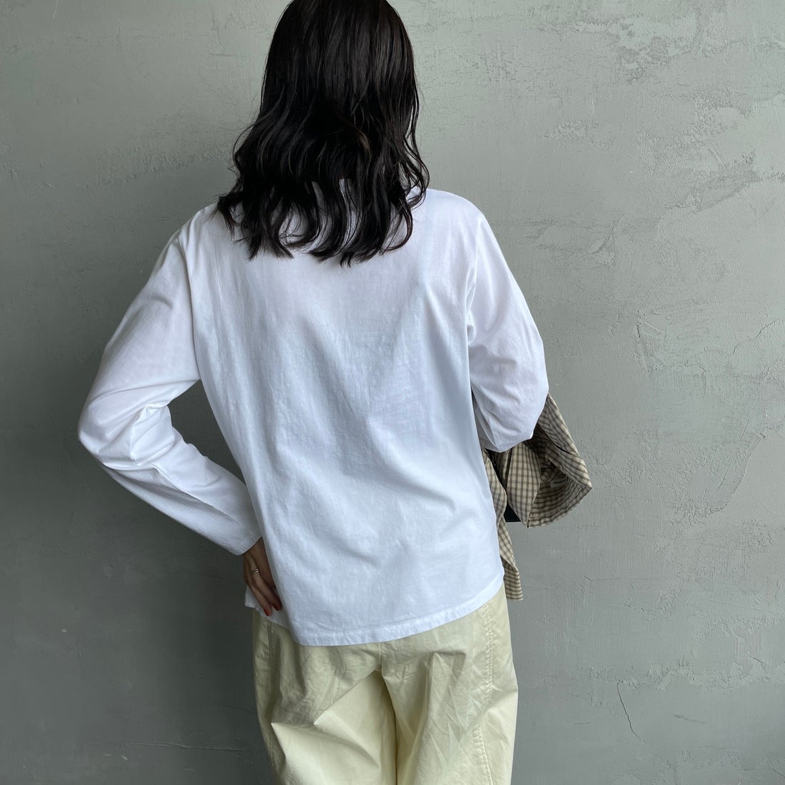 THE SHINZONE [ザ シンゾーン] パックロングスリーブTシャツ [24AMSCU04] 01 WHITE &&モデル身長：160cm 着用サイズ：F0&&