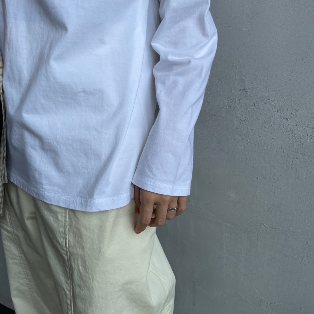 THE SHINZONE [ザ シンゾーン] パックロングスリーブTシャツ [24AMSCU04] 01 WHITE &&モデル身長：160cm 着用サイズ：F0&&