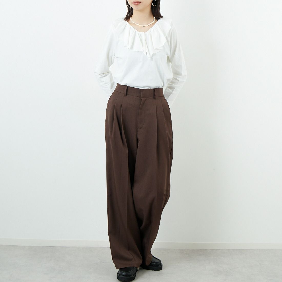 mizuiro ind [ミズイロインド] フリルカラー ロングスリーブプルオーバー [3-210050] 11 O.WHITE &&モデル身長：162cm 着用サイズ：F&&