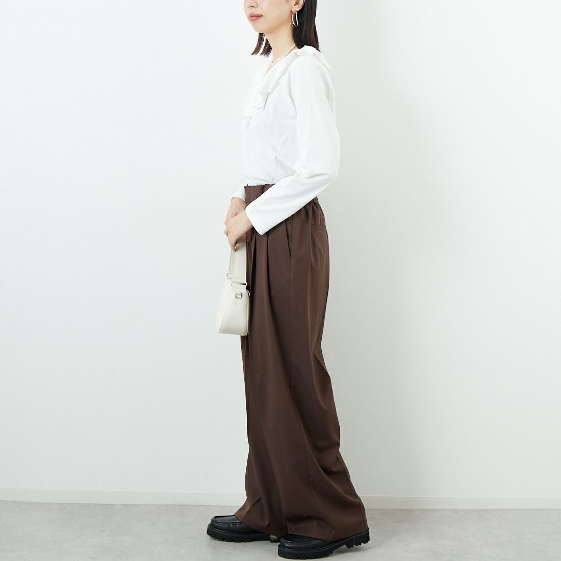 mizuiro ind [ミズイロインド] フリルカラー ロングスリーブプルオーバー [3-210050] 11 O.WHITE &&モデル身長：162cm 着用サイズ：F&&