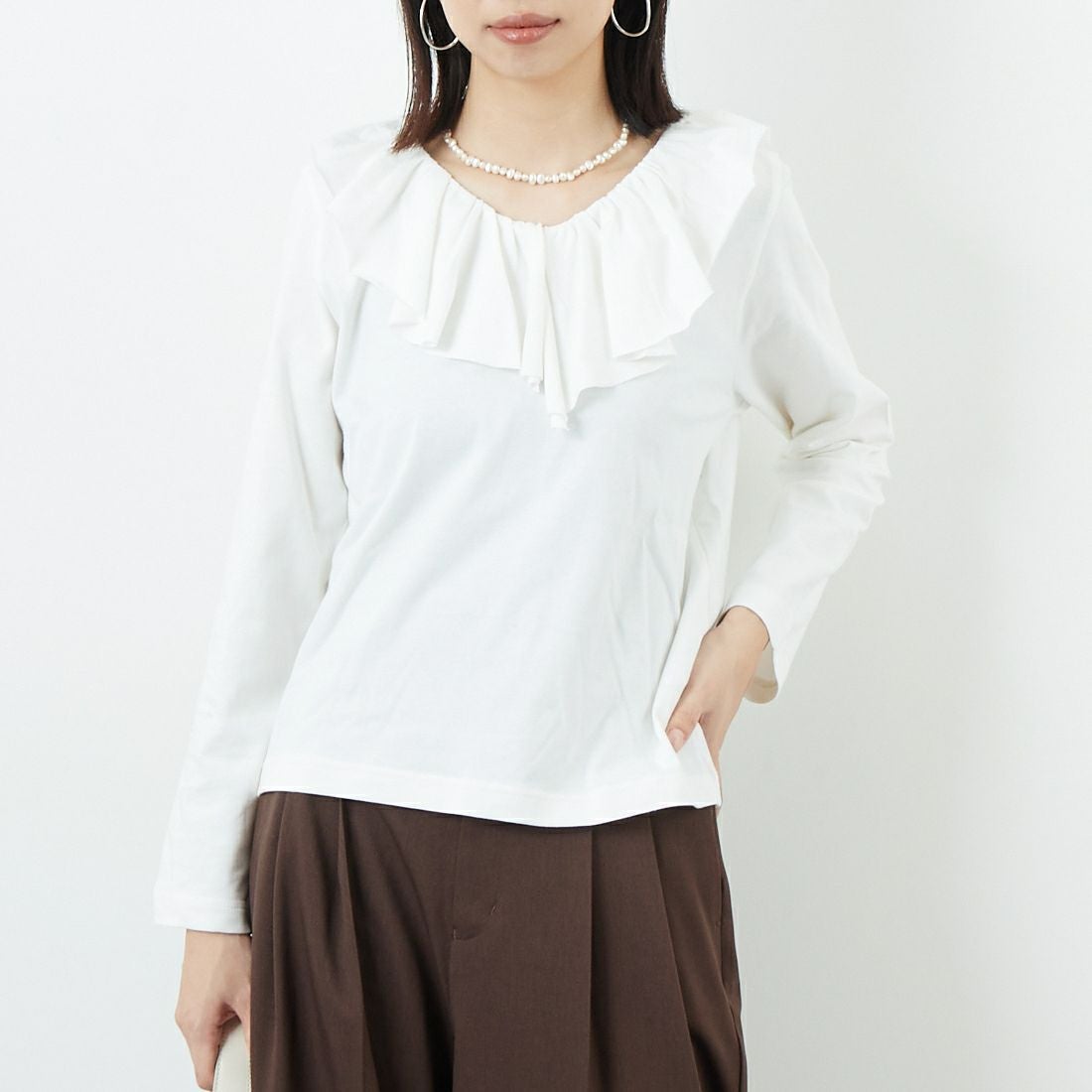 mizuiro ind [ミズイロインド] フリルカラー ロングスリーブプルオーバー [3-210050] 11 O.WHITE &&モデル身長：162cm 着用サイズ：F&&