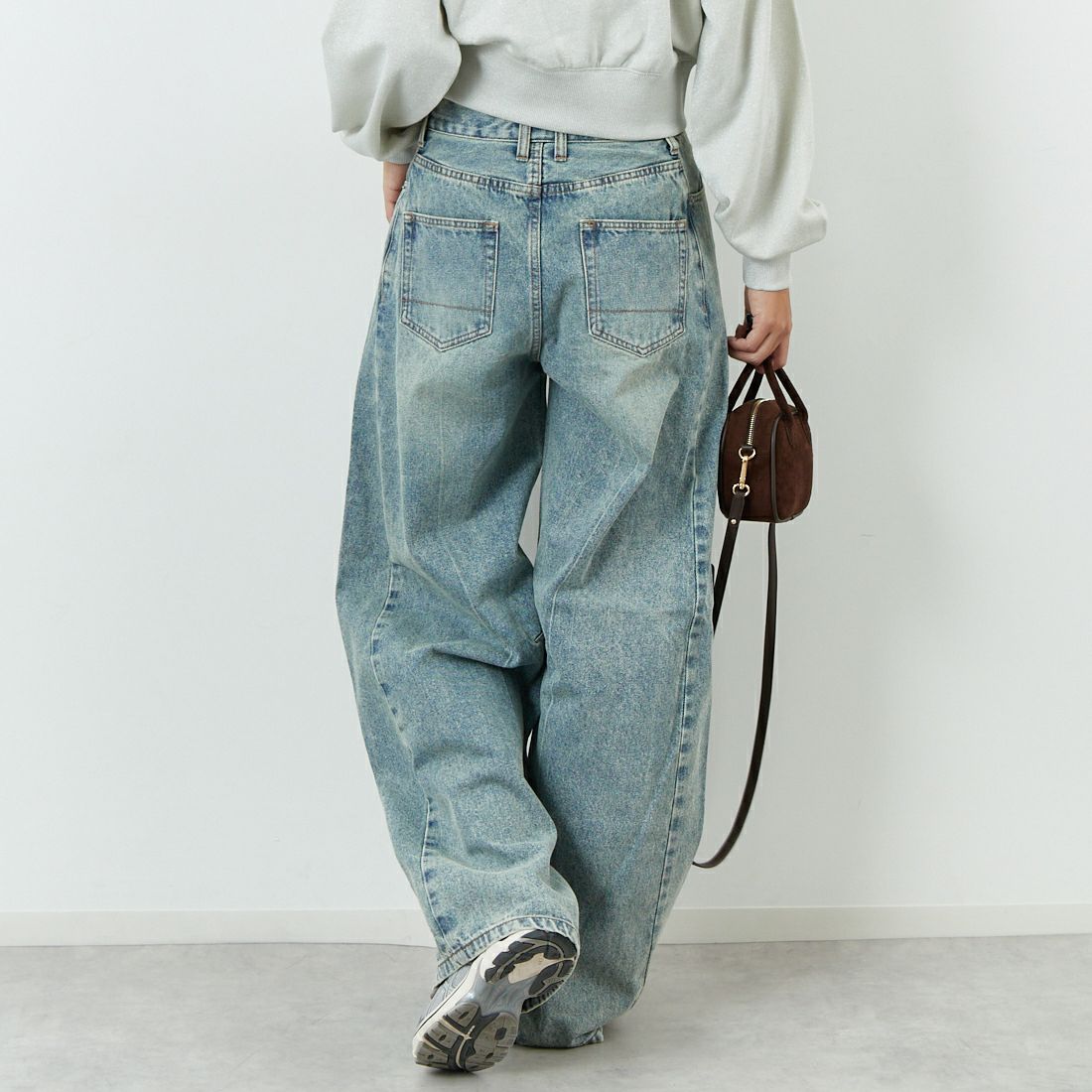 MAISON SPECIAL [メゾンスペシャル] コクーンカーブデニム [21252465704] BLU &&モデル身長：167cm 着用サイズ：38&&