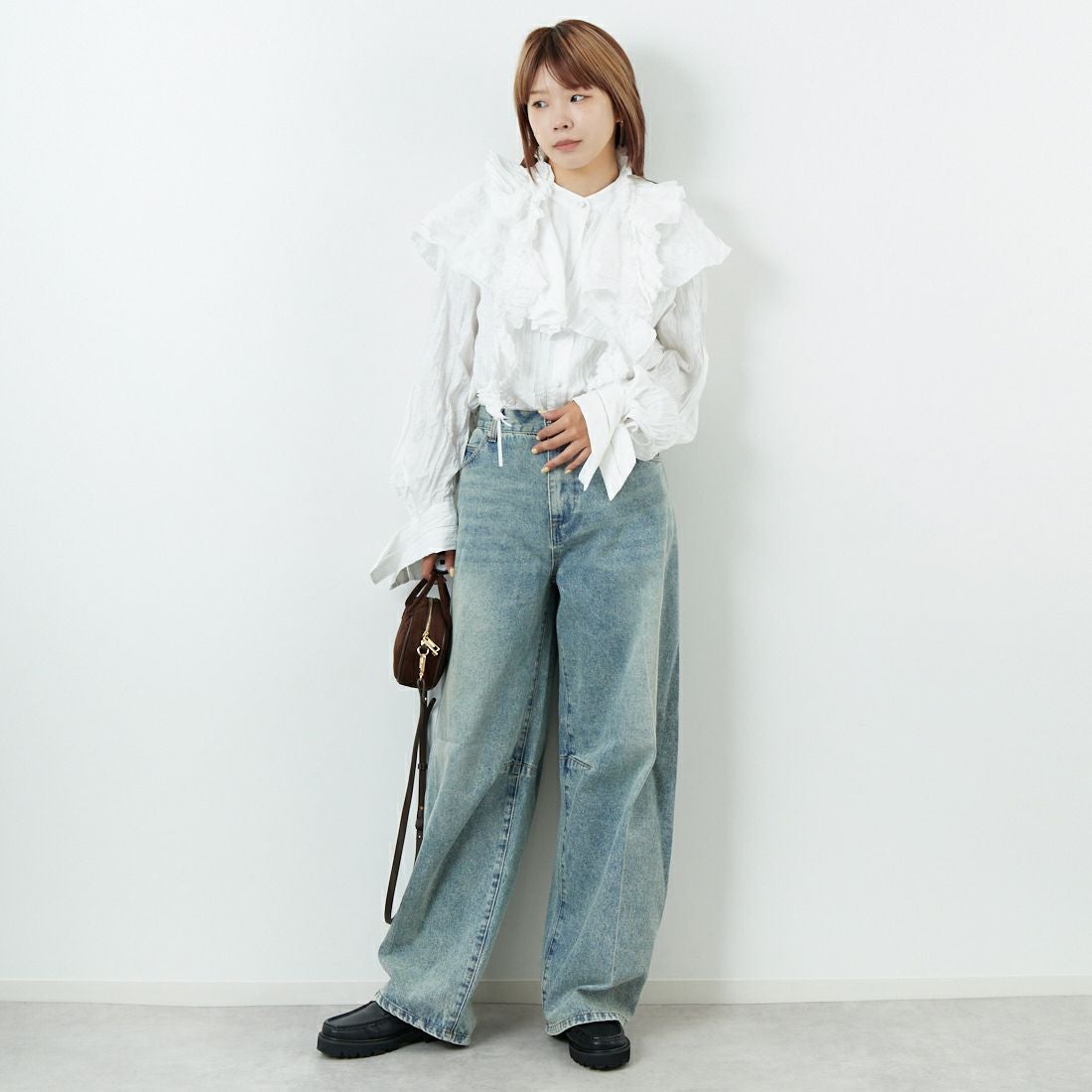 MAISON SPECIAL [メゾンスペシャル] コクーンカーブデニム [21252465704] BLU &&モデル身長：167cm 着用サイズ：38&&