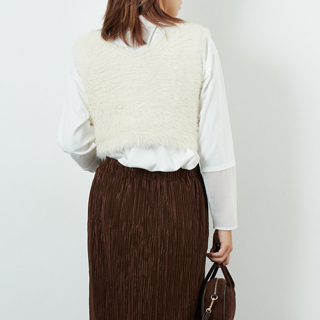 DIGNITE COLLIER [ディニテコリエ] フェザーニットベスト [80256024] 032 ｱｲﾎﾞﾘｰ &&モデル身長：167cm 着用サイズ：F&&