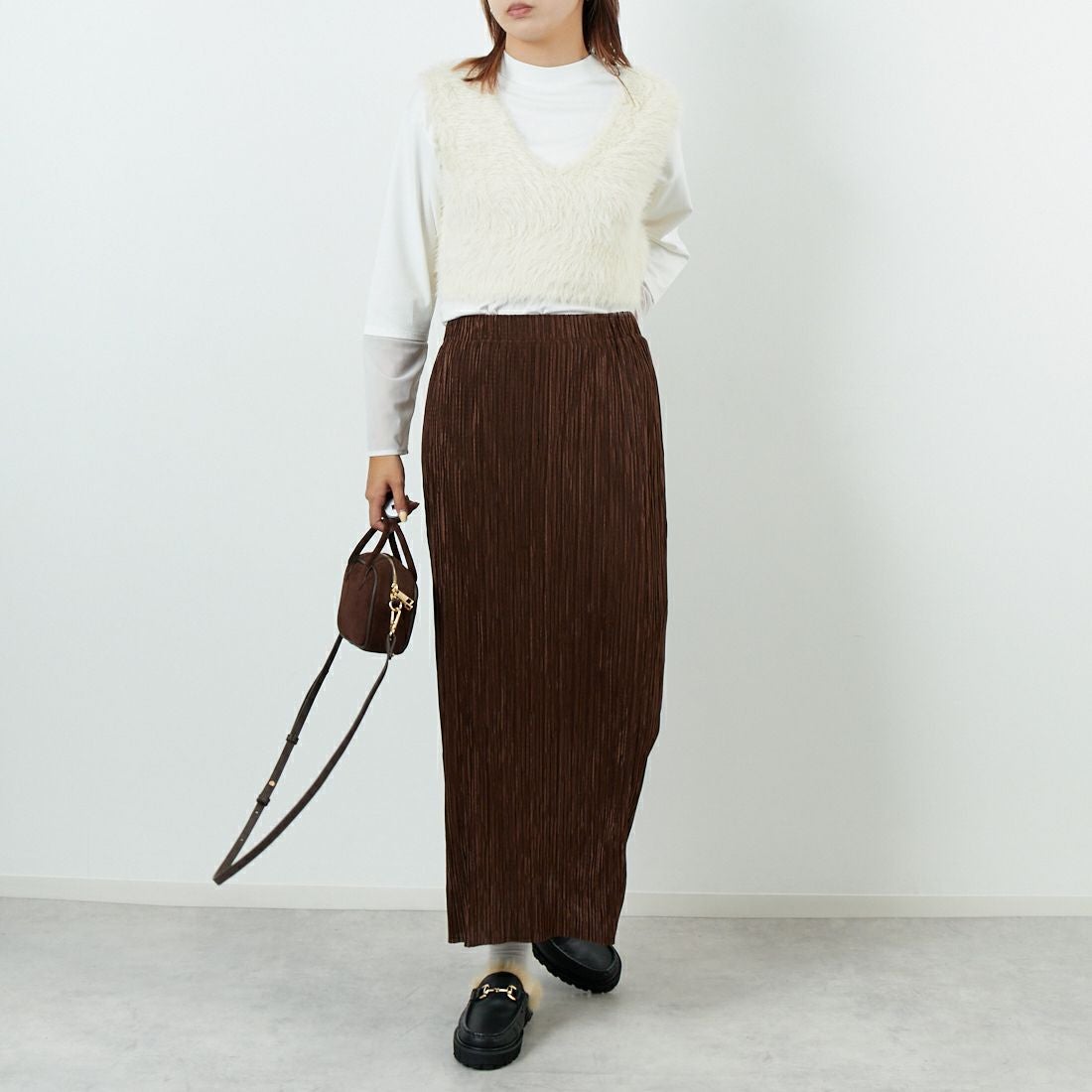 DIGNITE COLLIER [ディニテコリエ] フェザーニットベスト [80256024] 032 ｱｲﾎﾞﾘｰ &&モデル身長：167cm 着用サイズ：F&&