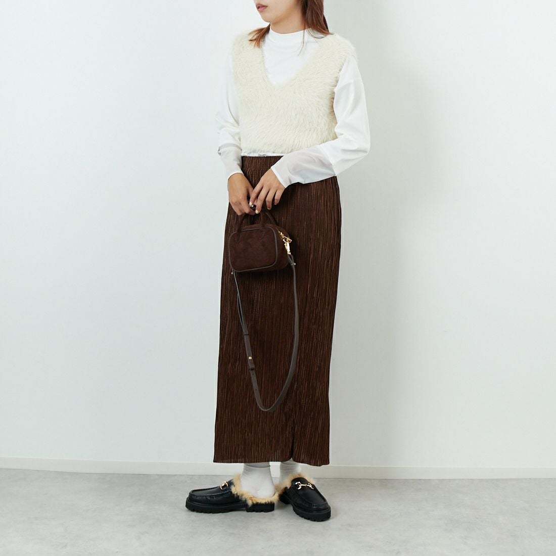 DIGNITE COLLIER [ディニテコリエ] フェザーニットベスト [80256024] 032 ｱｲﾎﾞﾘｰ &&モデル身長：167cm 着用サイズ：F&&