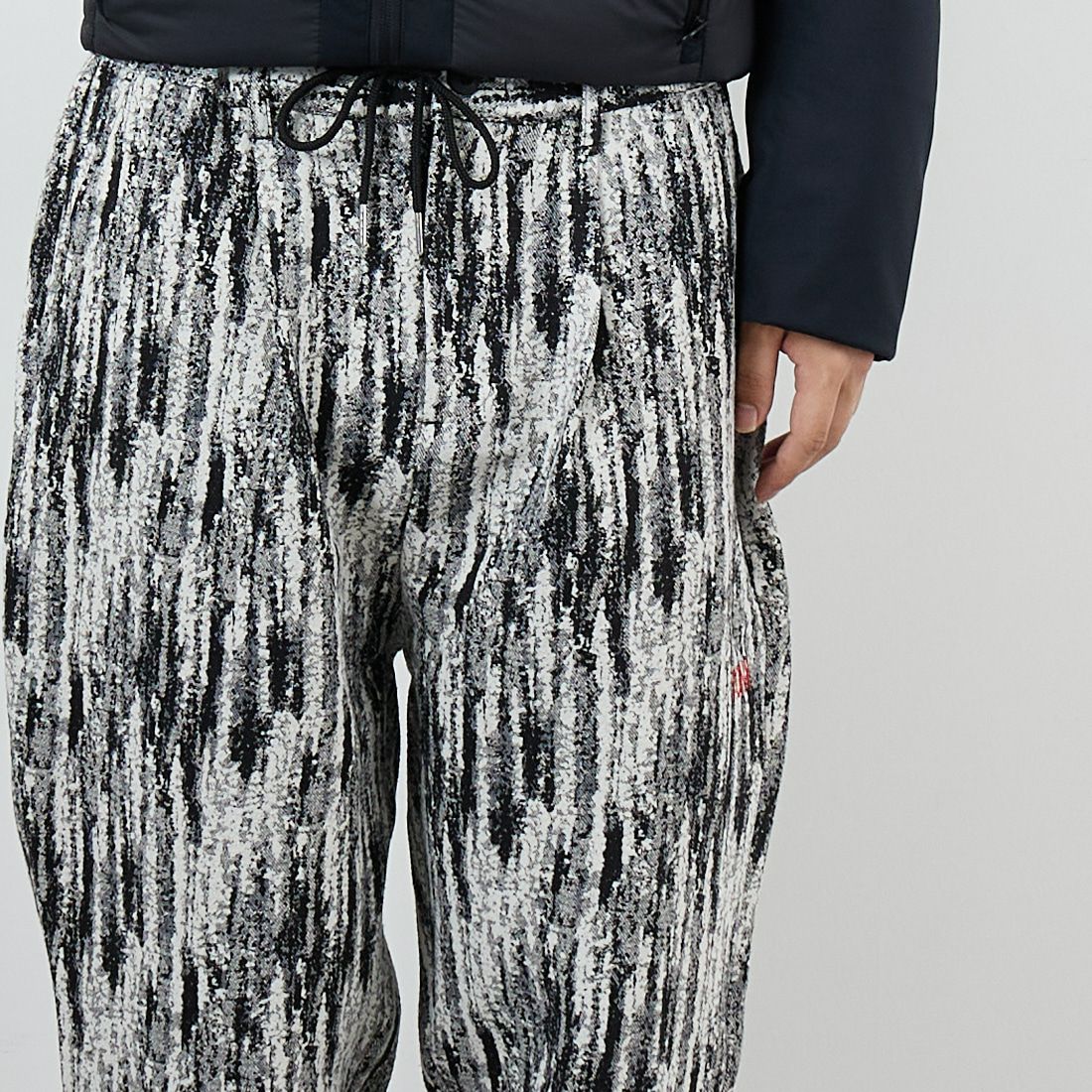 Tony Taizsun [トニータイズサン] トニー ゴブランフレアパンツ [25FW-009] BLACK &&モデル身長：179cm 着用サイズ：L&&