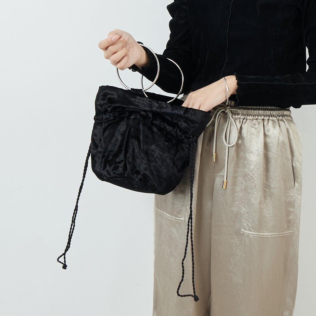 BAGMATI [バグマティ] メタルリングハンドルポーチ [AN-241249] BLACK