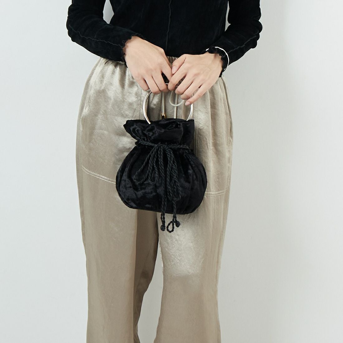 BAGMATI [バグマティ] メタルリングハンドルポーチ [AN-241249] BLACK