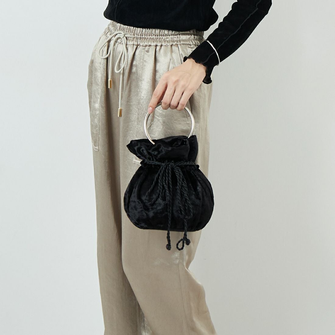 BAGMATI [バグマティ] メタルリングハンドルポーチ [AN-241249] BLACK