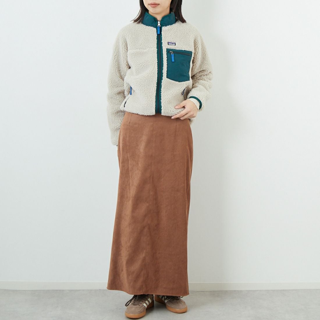 MICA&DEAL [マイカアンドディール] フェイクスエードタイトスカート [0125302238] CAMEL &&モデル身長：162cm 着用サイズ：36&&