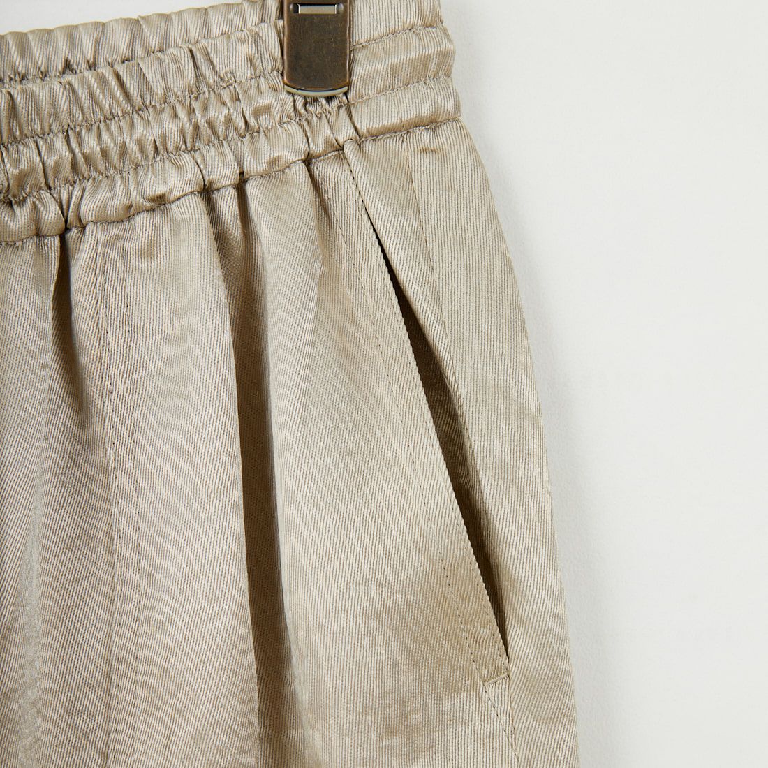 MICA&DEAL [マイカアンドディール] クラッシュサテンパラシュートパンツ [0125303240] BEIGE