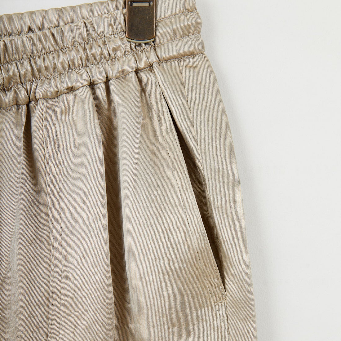 MICA&DEAL [マイカアンドディール] クラッシュサテンパラシュートパンツ [0125303240] BEIGE