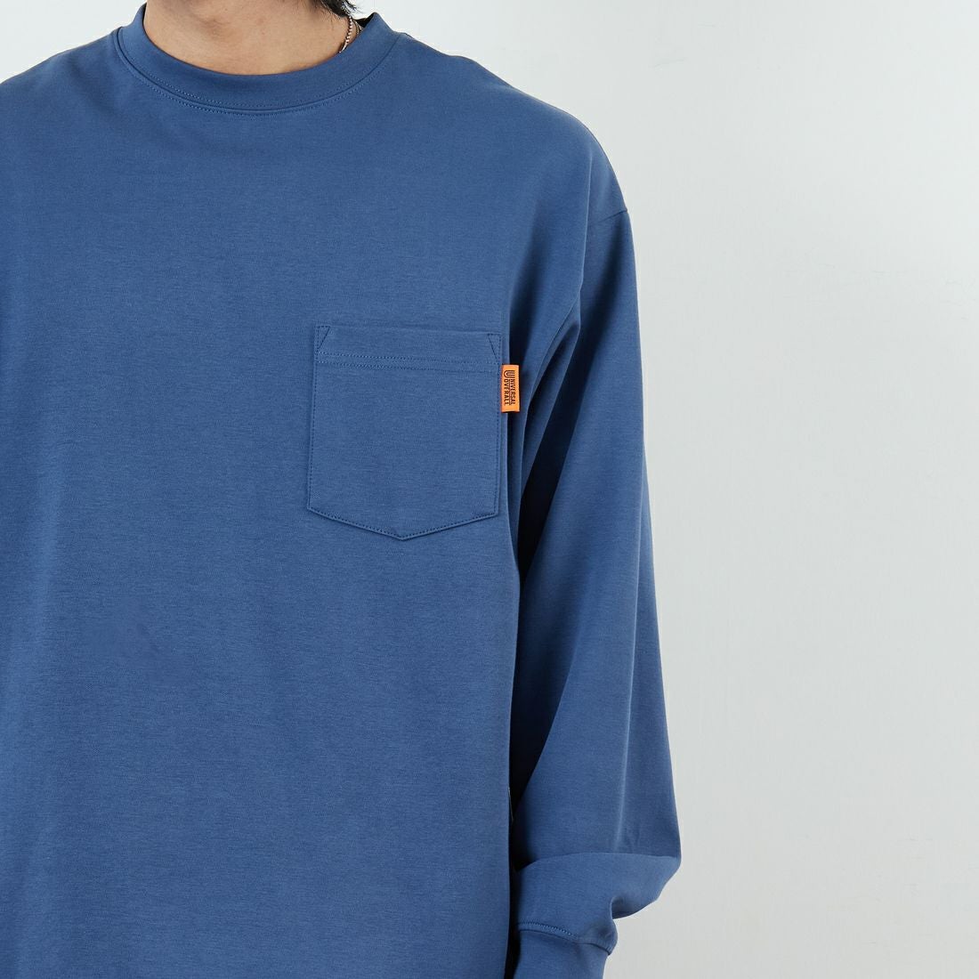 UNIVERSAL OVERALL [ユニバーサルオーバーオール] 別注 ドローコード付き ポンチロングスリーブTシャツ [U2533230IN-JF] BLUE &&モデル身長：179cm 着用サイズ：M&&