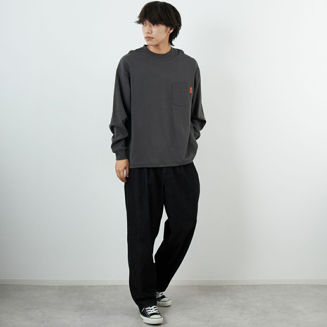 UNIVERSAL OVERALL [ユニバーサルオーバーオール] 別注 ドローコード付き ポンチロングスリーブTシャツ [U2533230IN-JF] CHARCOAL &&モデル身長：179cm 着用サイズ：L&&