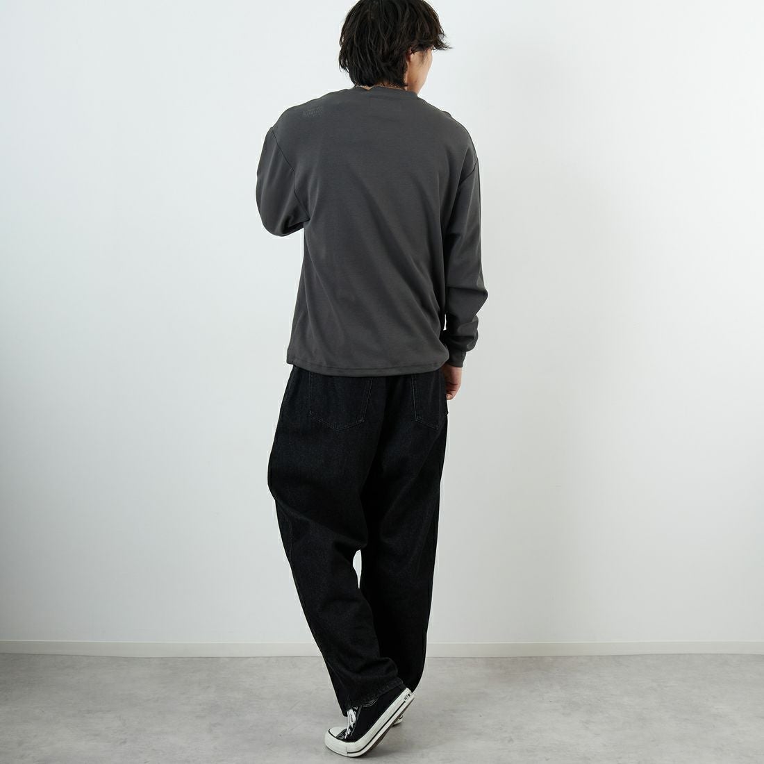 UNIVERSAL OVERALL [ユニバーサルオーバーオール] 別注 ドローコード付き ポンチロングスリーブTシャツ [U2533230IN-JF] CHARCOAL &&モデル身長：179cm 着用サイズ：L&&
