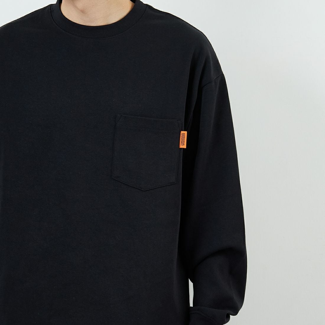 UNIVERSAL OVERALL [ユニバーサルオーバーオール] 別注 ドローコード付き ポンチロングスリーブTシャツ [U2533230IN-JF] BLACK &&モデル身長：168cm 着用サイズ：M&&