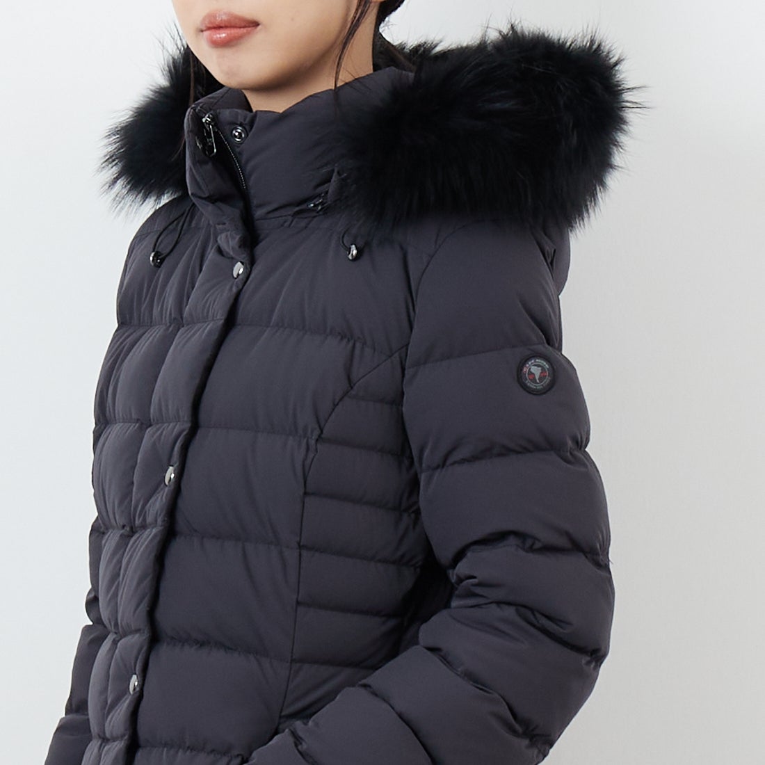 CAPE HORN [ケープホーン] QUINA MURMASKY ダウンジャケット [B2575] 500 BLACK &&モデル身長：162cm 着用サイズ：42&&