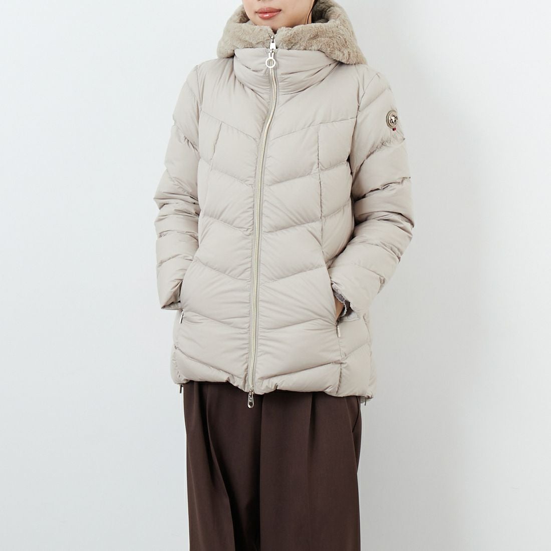 CAPE HORN [ケープホーン] ALVAREZ ダウンジャケット [B2566] 107 SAFARI &&モデル身長：162cm 着用サイズ：40&&