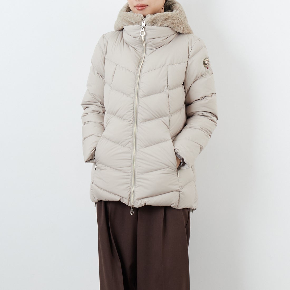 CAPE HORN [ケープホーン] ALVAREZ ダウンジャケット [B2566] 107 SAFARI &&モデル身長：162cm 着用サイズ：40&&