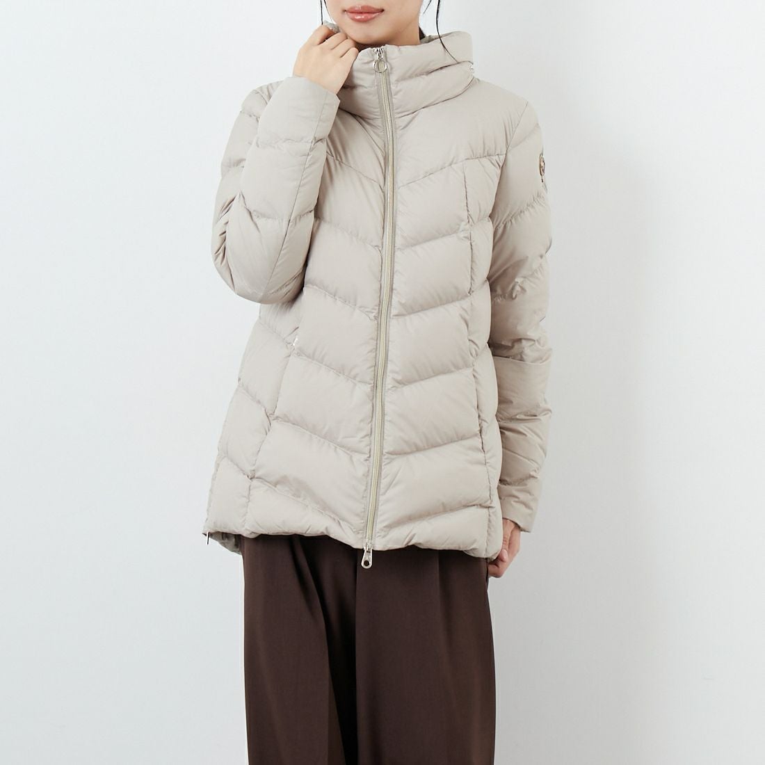 CAPE HORN [ケープホーン] ALVAREZ ダウンジャケット [B2566] 107 SAFARI &&モデル身長：162cm 着用サイズ：40&&