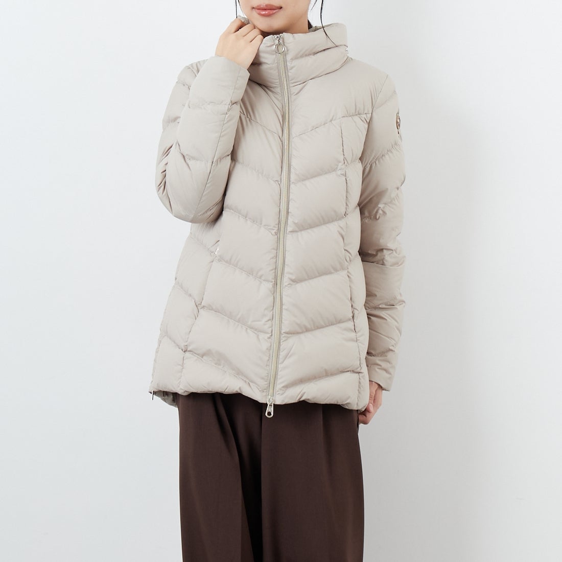 CAPE HORN [ケープホーン] ALVAREZ ダウンジャケット [B2566] 107 SAFARI &&モデル身長：162cm 着用サイズ：40&&