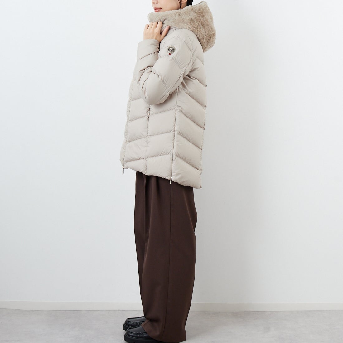 CAPE HORN [ケープホーン] ALVAREZ ダウンジャケット [B2566] 107 SAFARI &&モデル身長：162cm 着用サイズ：40&&