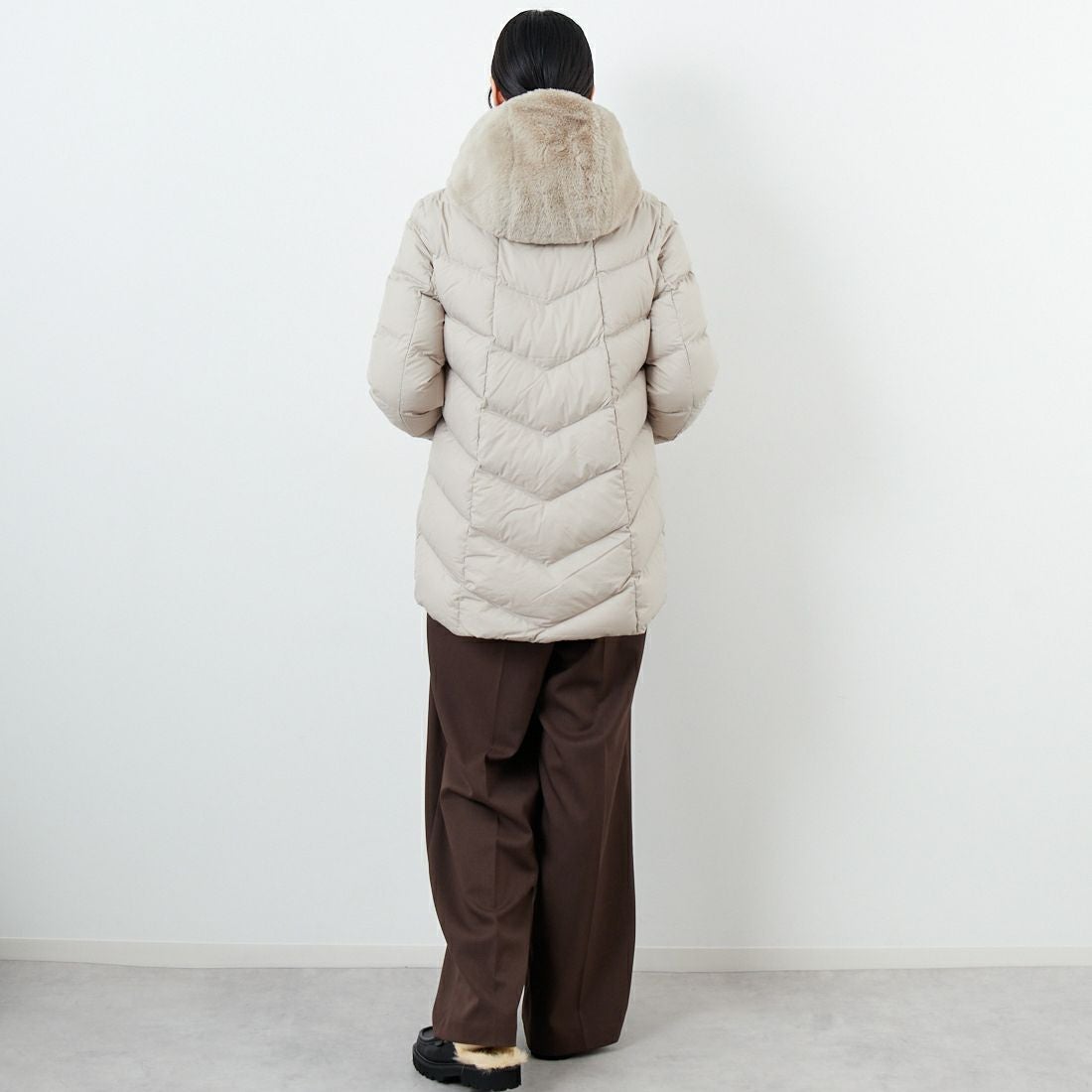 CAPE HORN [ケープホーン] ALVAREZ ダウンジャケット [B2566] 107 SAFARI &&モデル身長：162cm 着用サイズ：40&&