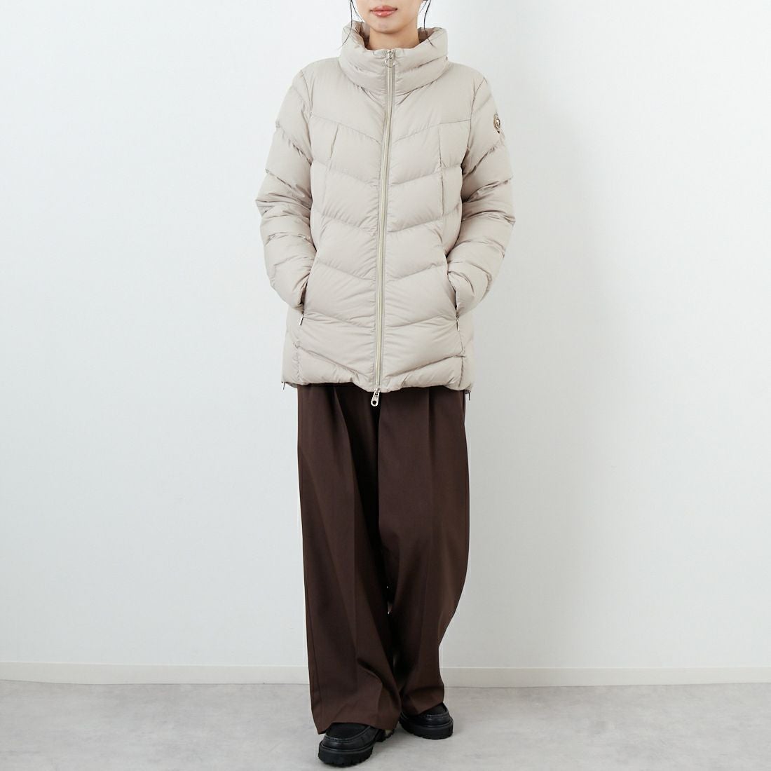 CAPE HORN [ケープホーン] ALVAREZ ダウンジャケット [B2566] 107 SAFARI &&モデル身長：162cm 着用サイズ：40&&