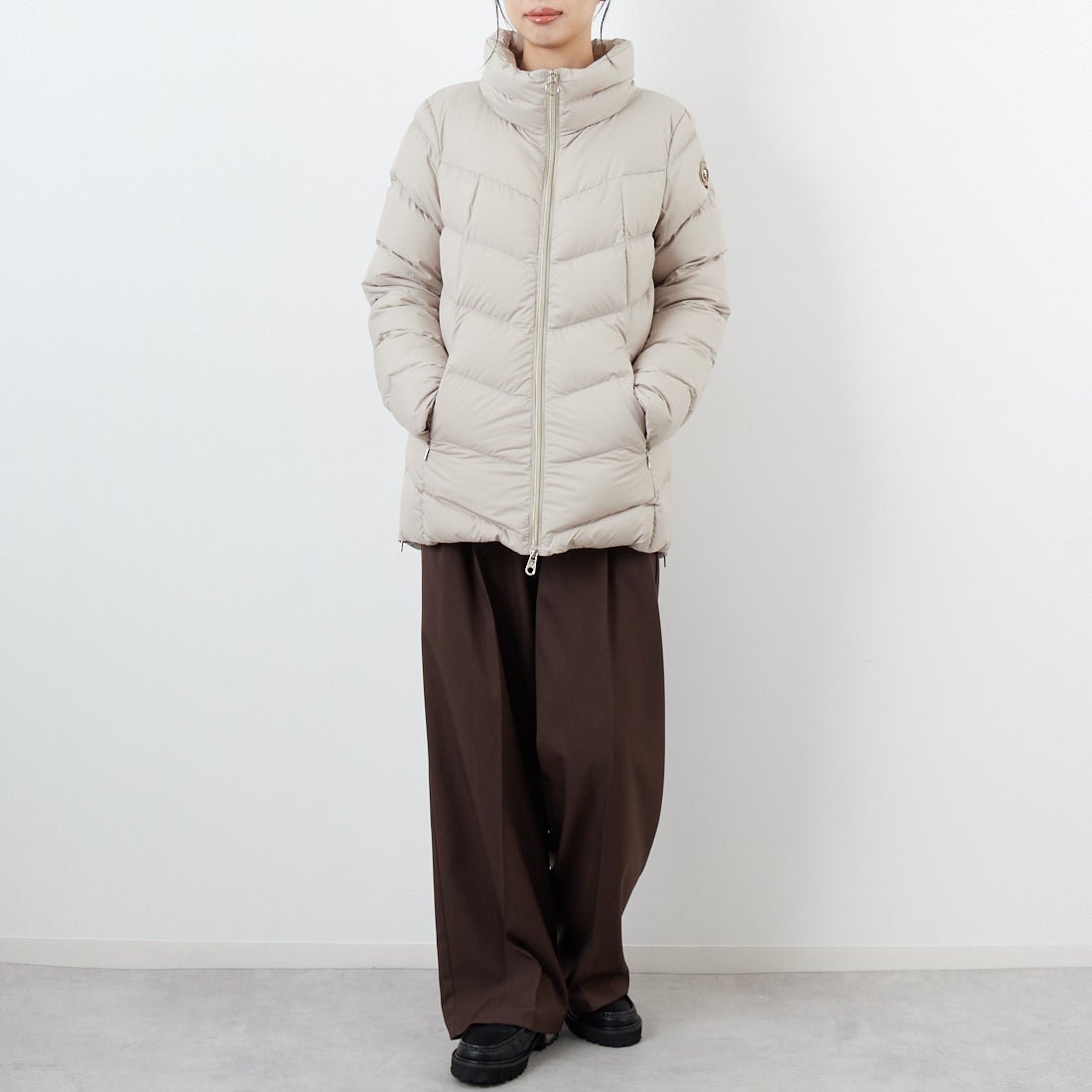 CAPE HORN [ケープホーン] ALVAREZ ダウンジャケット [B2566] 107 SAFARI &&モデル身長：162cm 着用サイズ：40&&