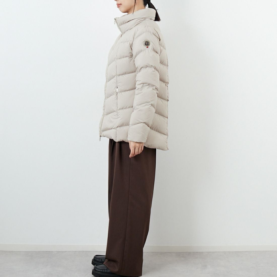 CAPE HORN [ケープホーン] ALVAREZ ダウンジャケット [B2566] 107 SAFARI &&モデル身長：162cm 着用サイズ：40&&