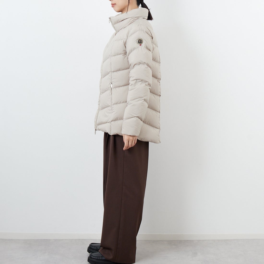 CAPE HORN [ケープホーン] ALVAREZ ダウンジャケット [B2566] 107 SAFARI &&モデル身長：162cm 着用サイズ：40&&